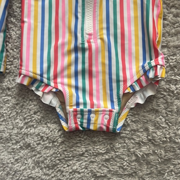 Old Navy Girls Swimsuit 6-12 Months - Picture 3 of 3